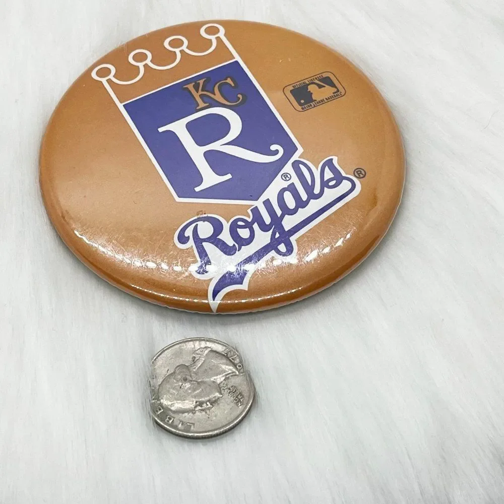 🔮 5/$25 Vintage MLB Kansas City Royals Pin‎